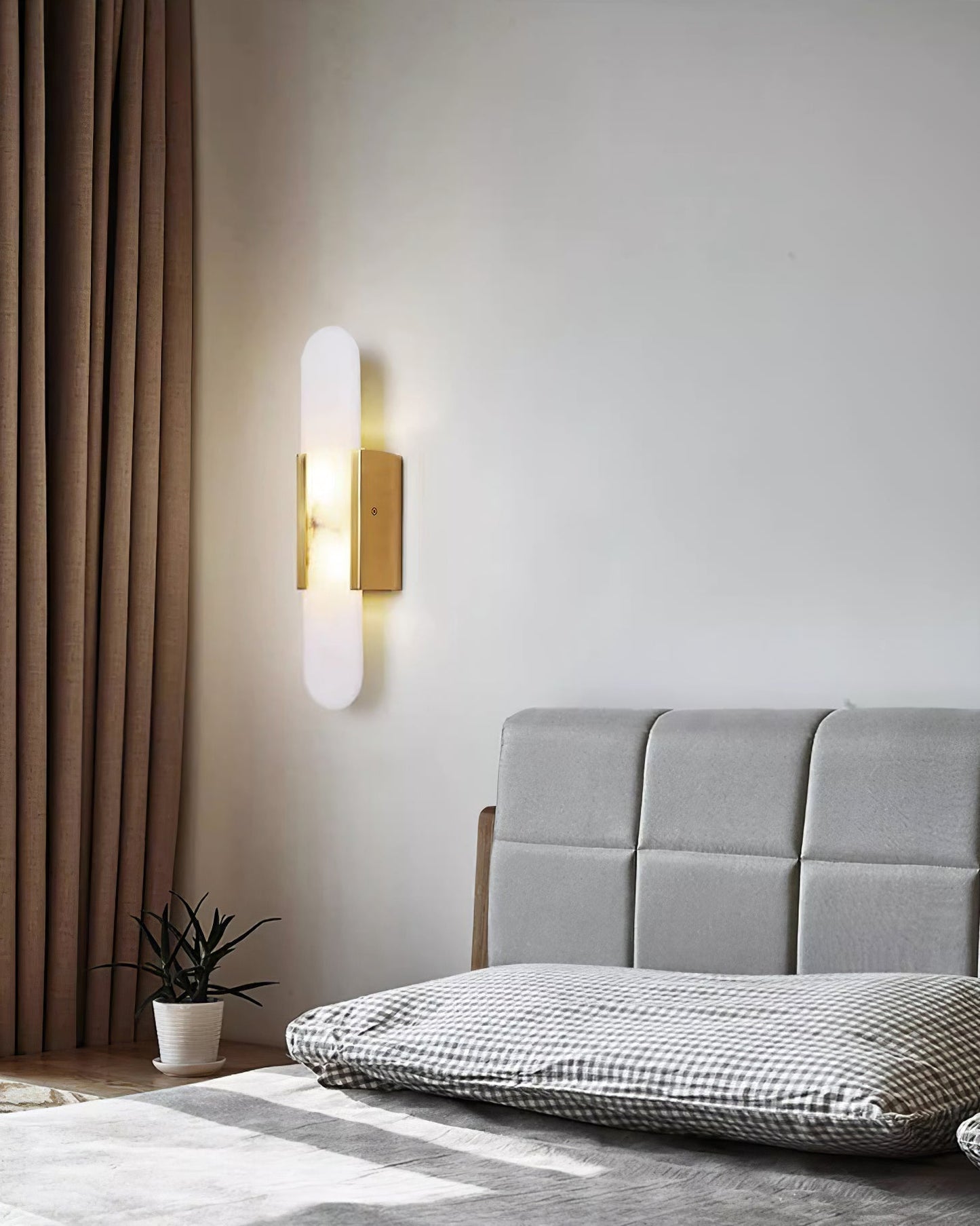 Wall Light Fixture – Alabaster Design with Brass Accent for Elegant Decor