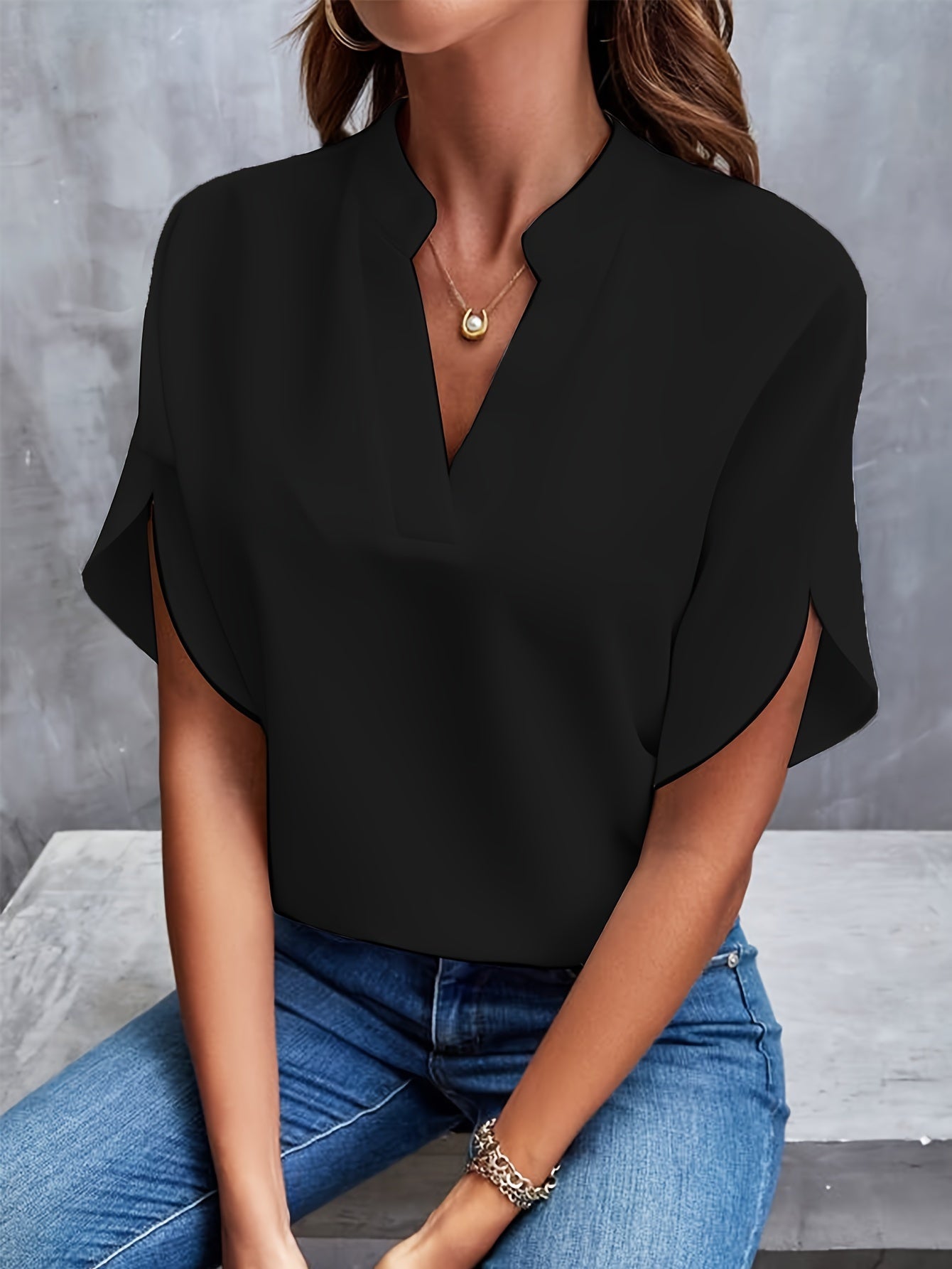 Lightweight Blouse for Women – Elegant Casual Top with Stylish Design