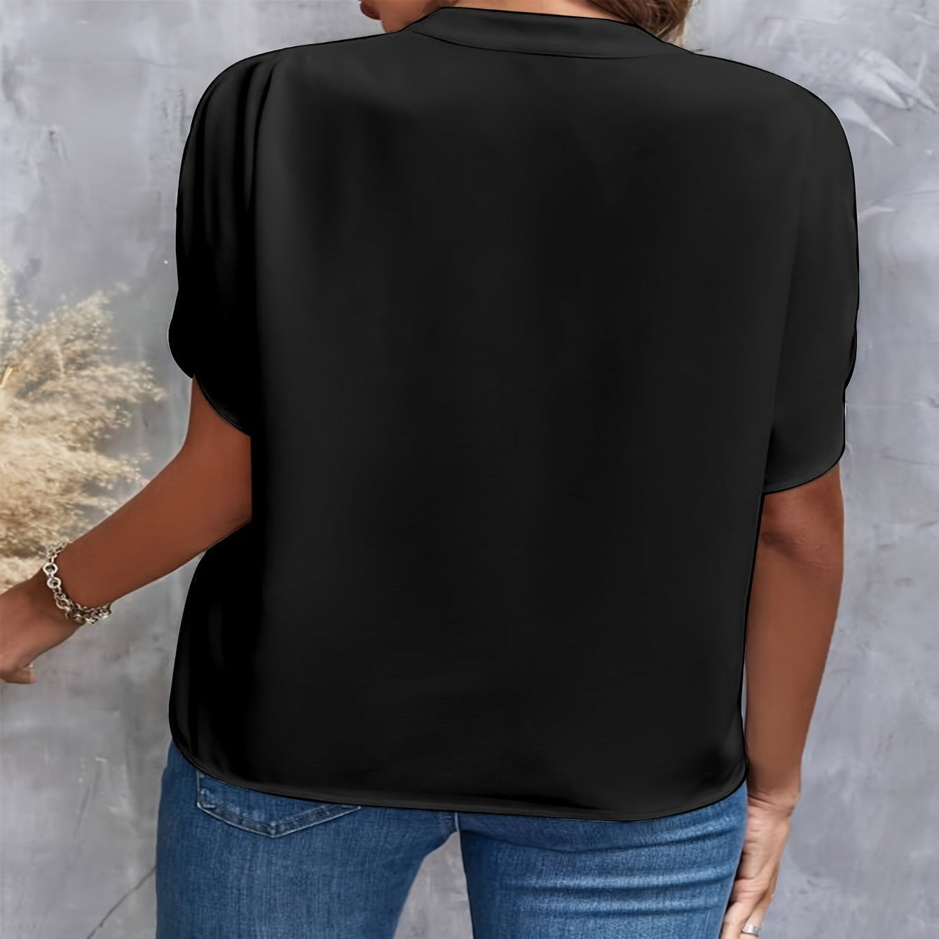 Stylish Women's Blouse – Chic Casual Top with Elegant Design