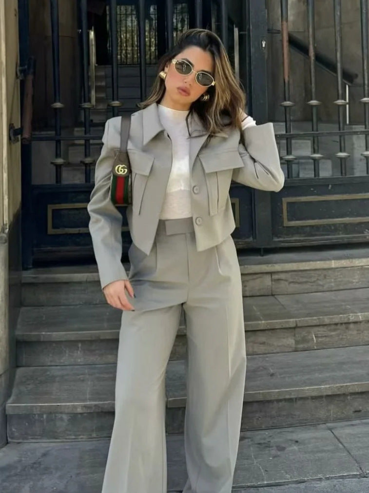 Elegant Suit for Women – Urban Chic Tailored Design