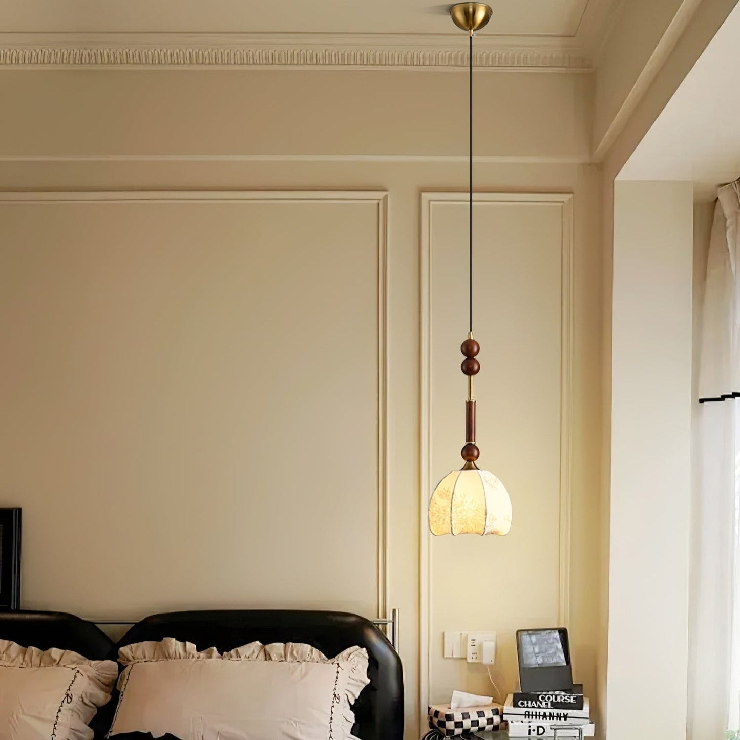 Vintage Pendant Light – Nostalgic Home Decor Fixture for Warm Ambiance