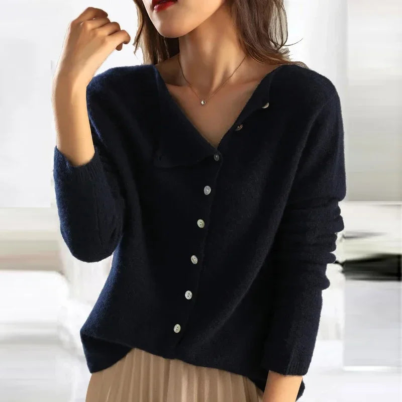 Elegant Sweater Women – Trendy Button Closure Knitwear for Fall