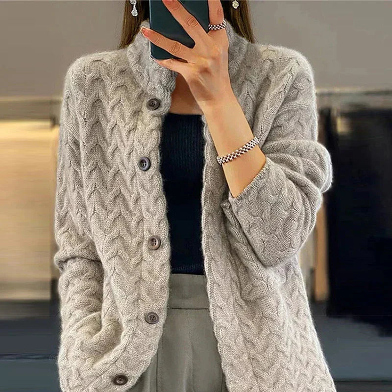 Women's Cardigan – Stylish Warmth for Fall & Winter