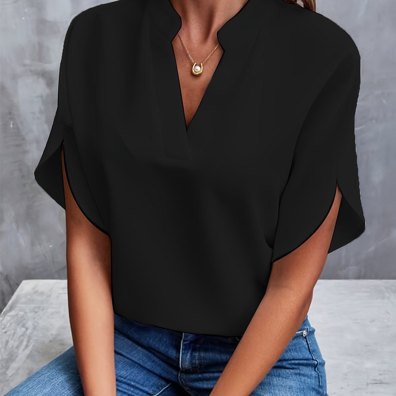 Lightweight Blouse for Women – Elegant Casual Top with Stylish Design