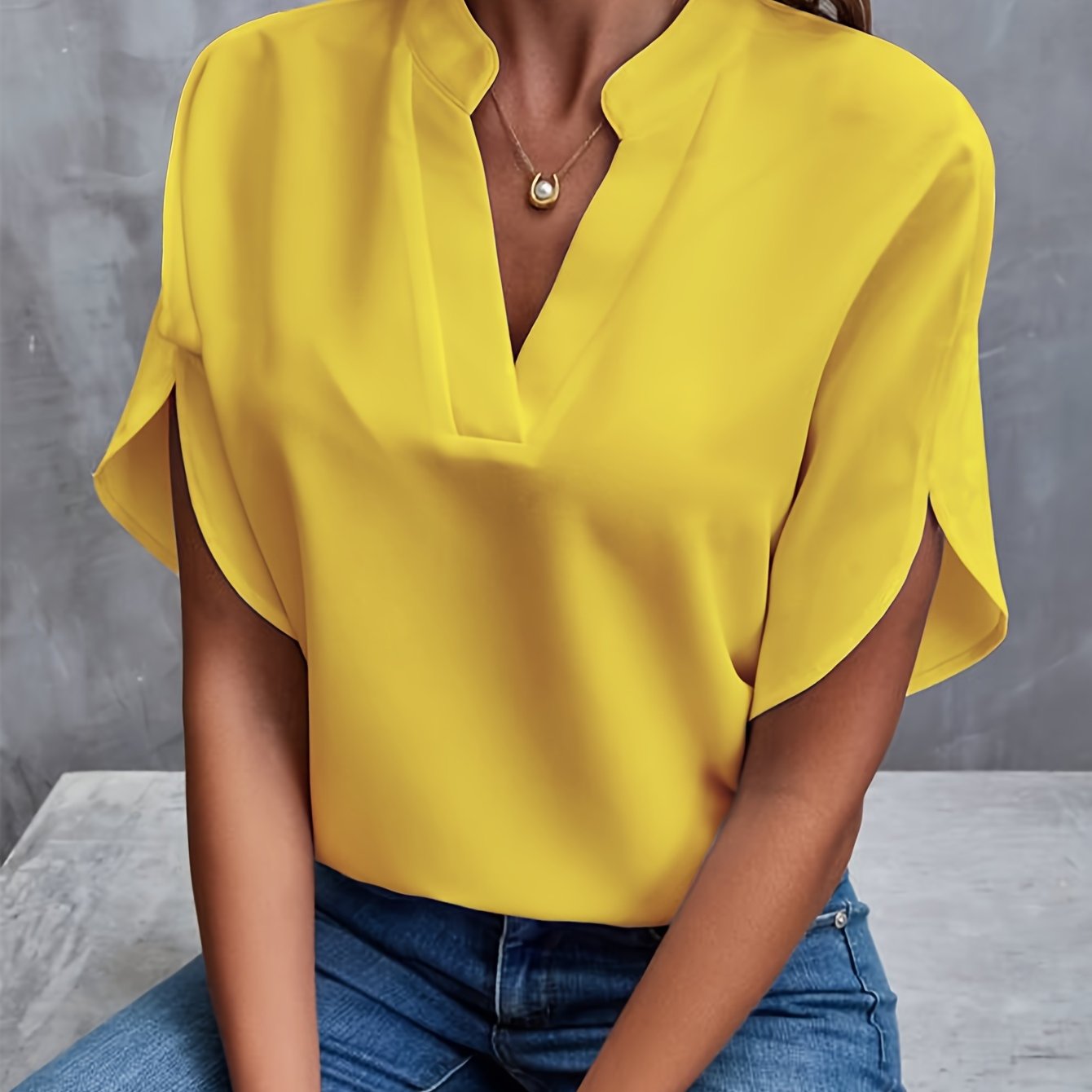 Stylish Women's Blouse – Chic Casual Top with Elegant Design