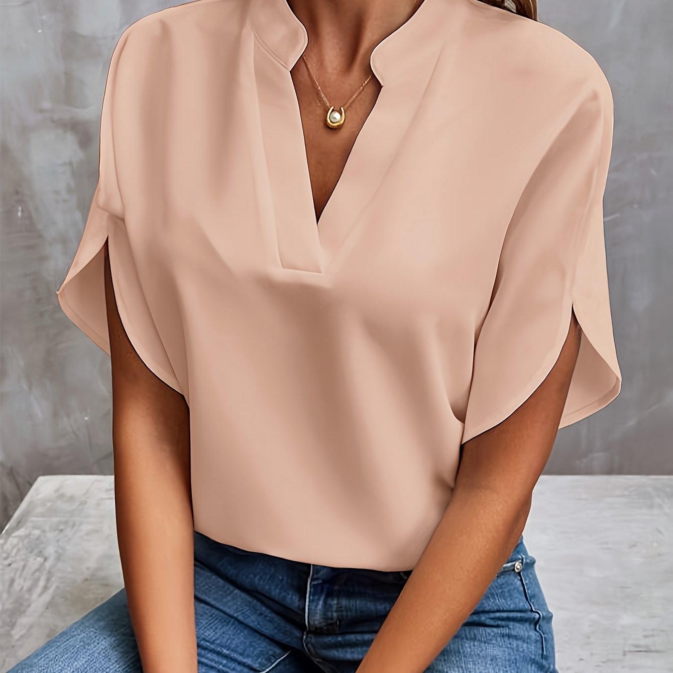 Lightweight Blouse for Women – Elegant Casual Top with Stylish Design