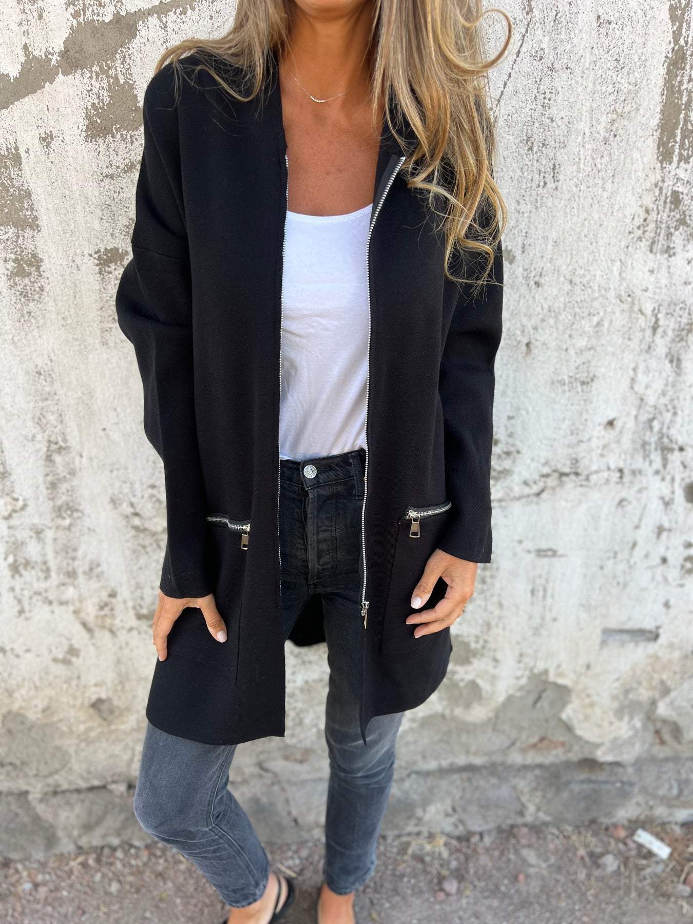 Zip-up Vest with Long Sleeves – Stylish Layering Piece for Women